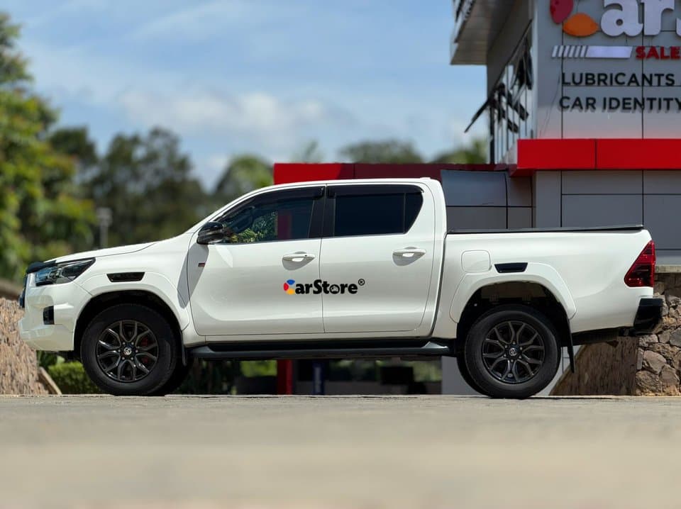 2022 Toyota Hilux GR SPORT - Image 5