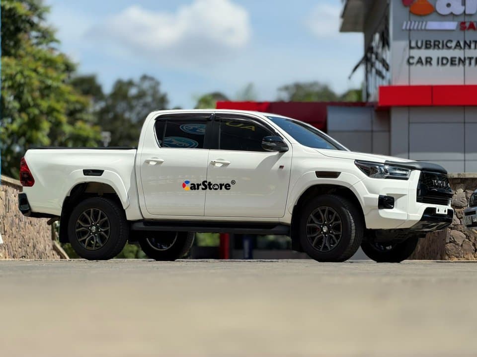 2022 Toyota Hilux GR SPORT - Image 6