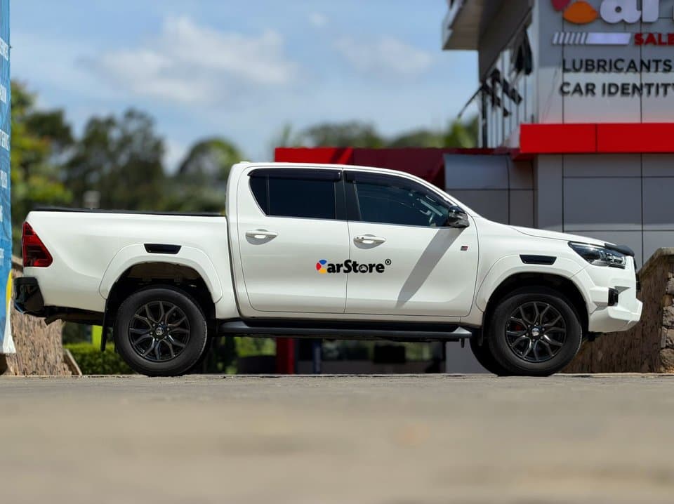 2022 Toyota Hilux GR SPORT - Image 8