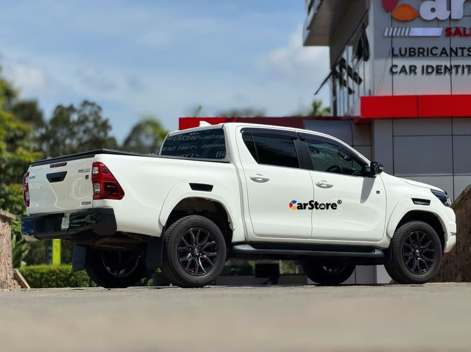 2022 Toyota Hilux GR SPORT - Image 7