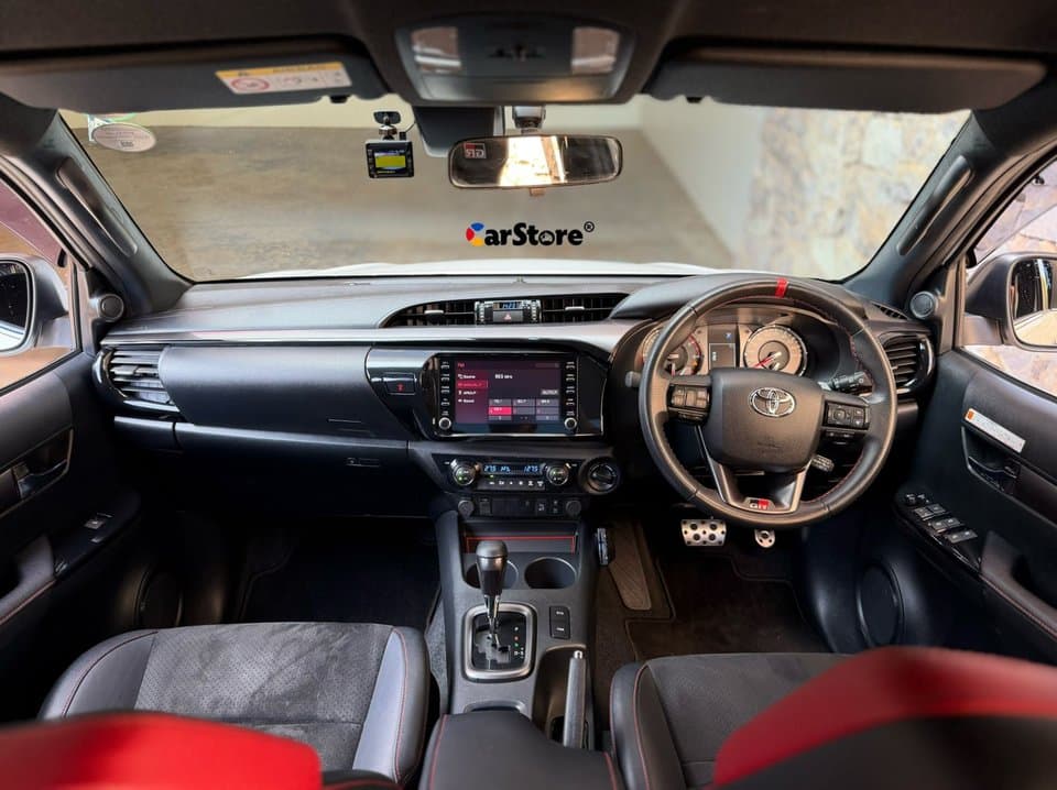 2022 Toyota Hilux GR SPORT - Image 16