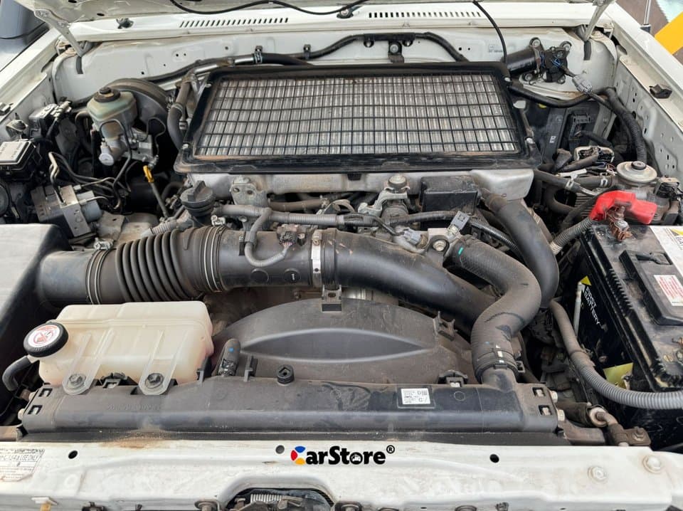 2018 Toyota Land Cruiser 76 Series - Image 9