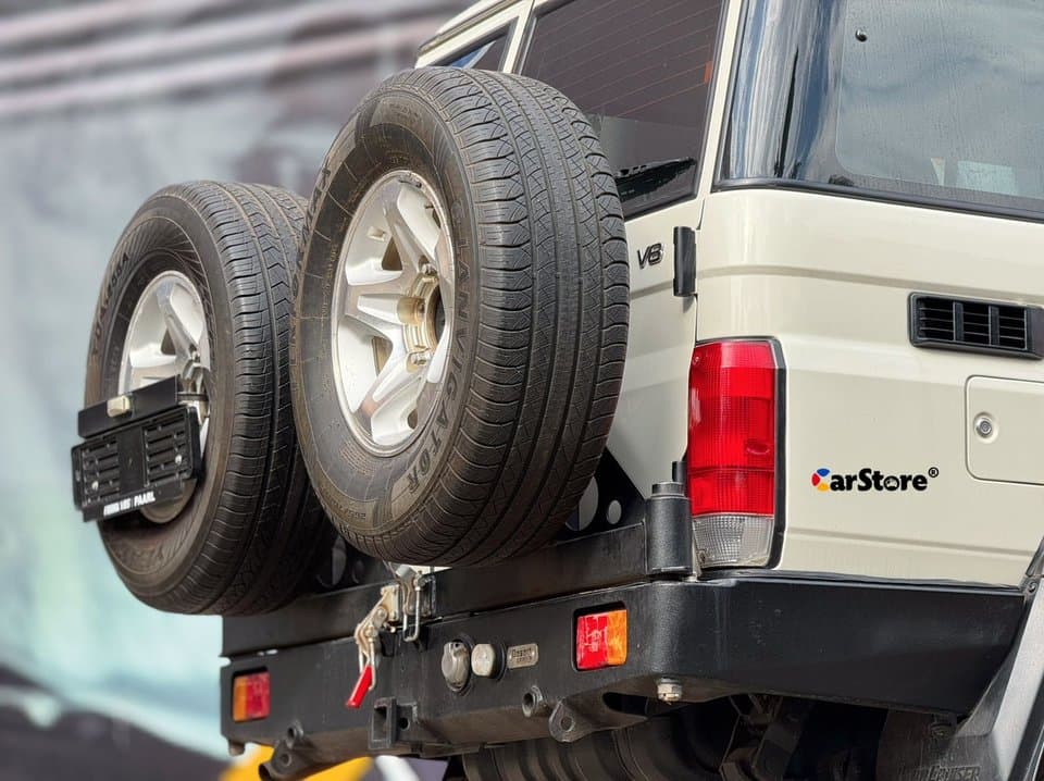 2018 Toyota Land Cruiser 76 Series - Image 15