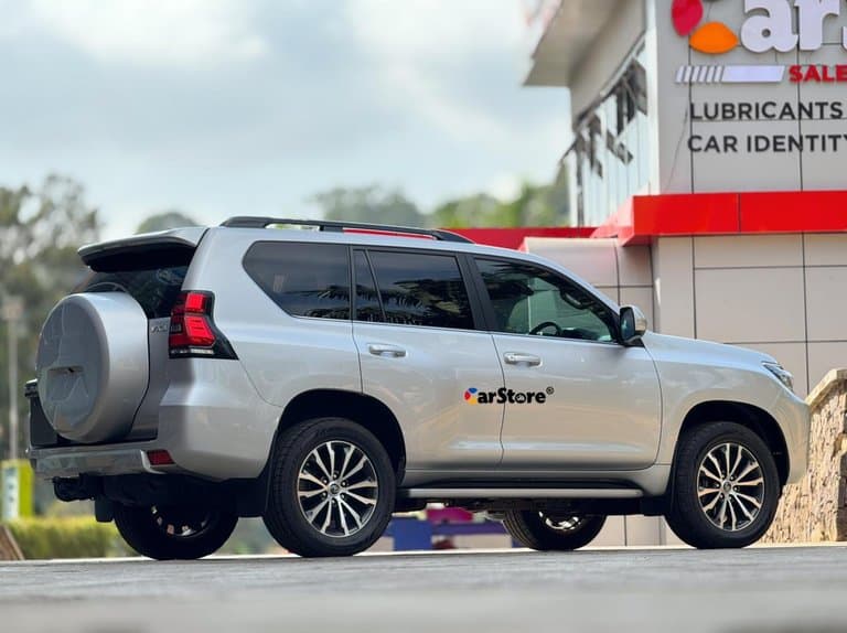 2022 Toyota Land Cruiser Prado VX.L - Image 4