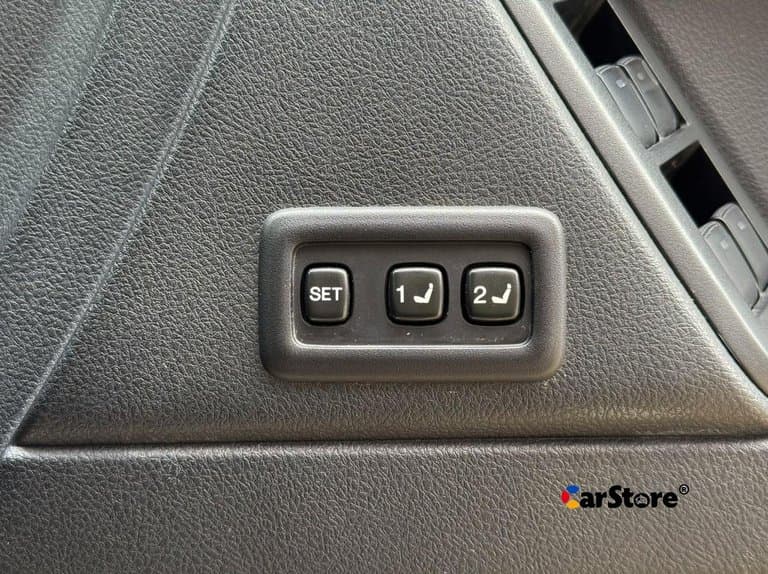 2022 Toyota Land Cruiser Prado VX.L - Image 10