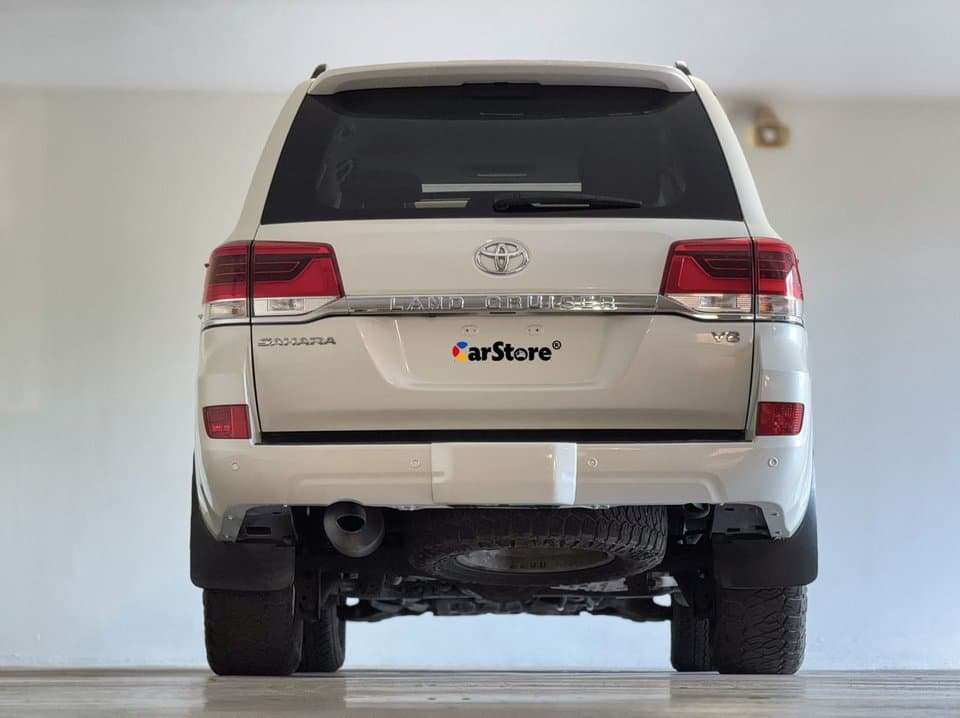 2018 Toyota Land Cruiser V8 Sahara - Image 2