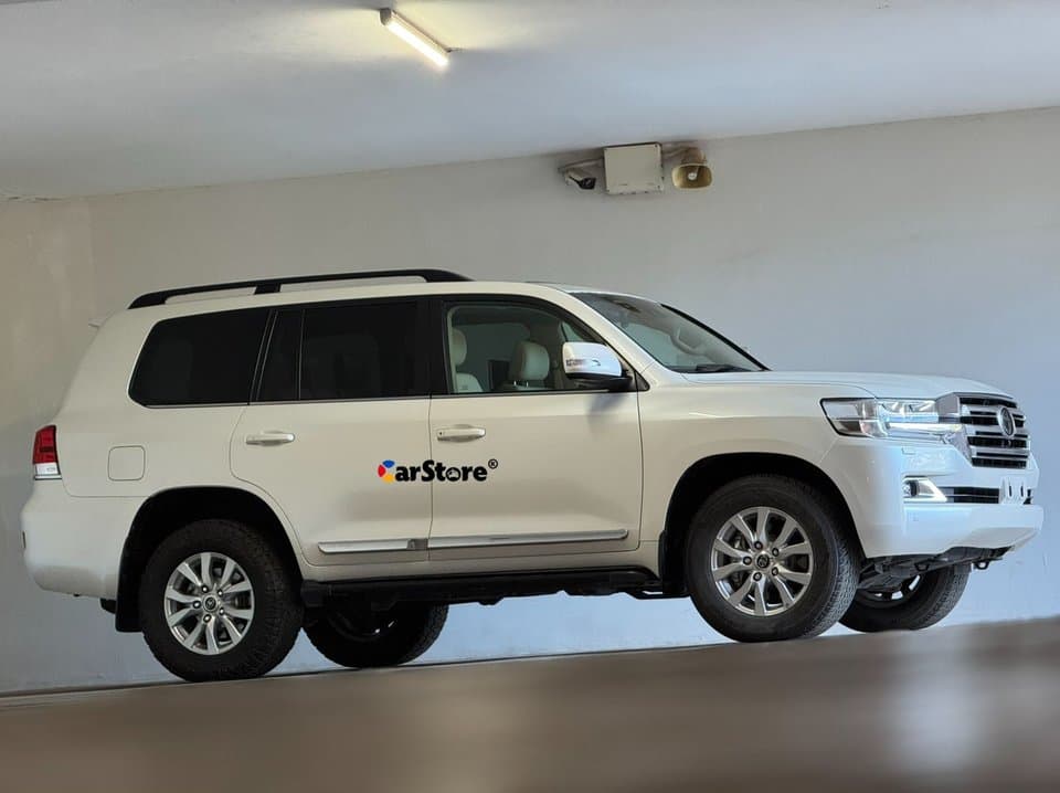 2018 Toyota Land Cruiser V8 Sahara - Image 3