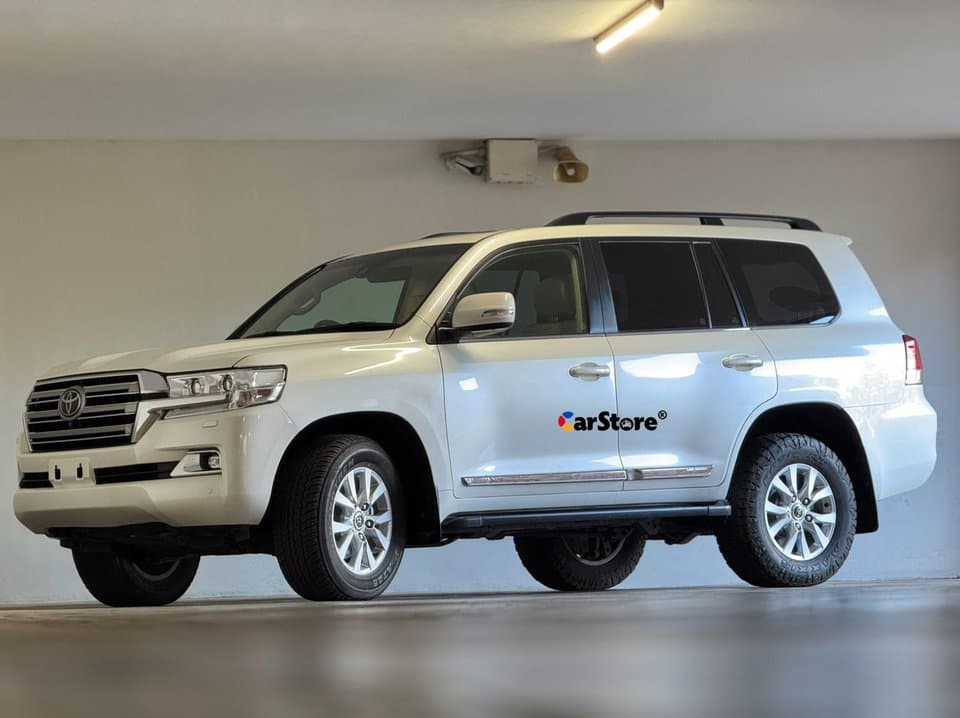 2018 Toyota Land Cruiser V8 Sahara - Image 5