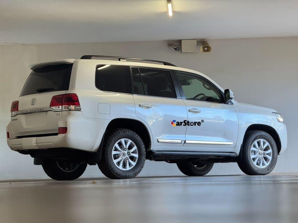 2018 Toyota Land Cruiser V8 Sahara - Image 6