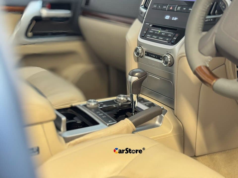 2018 Toyota Land Cruiser V8 Sahara - Image 14