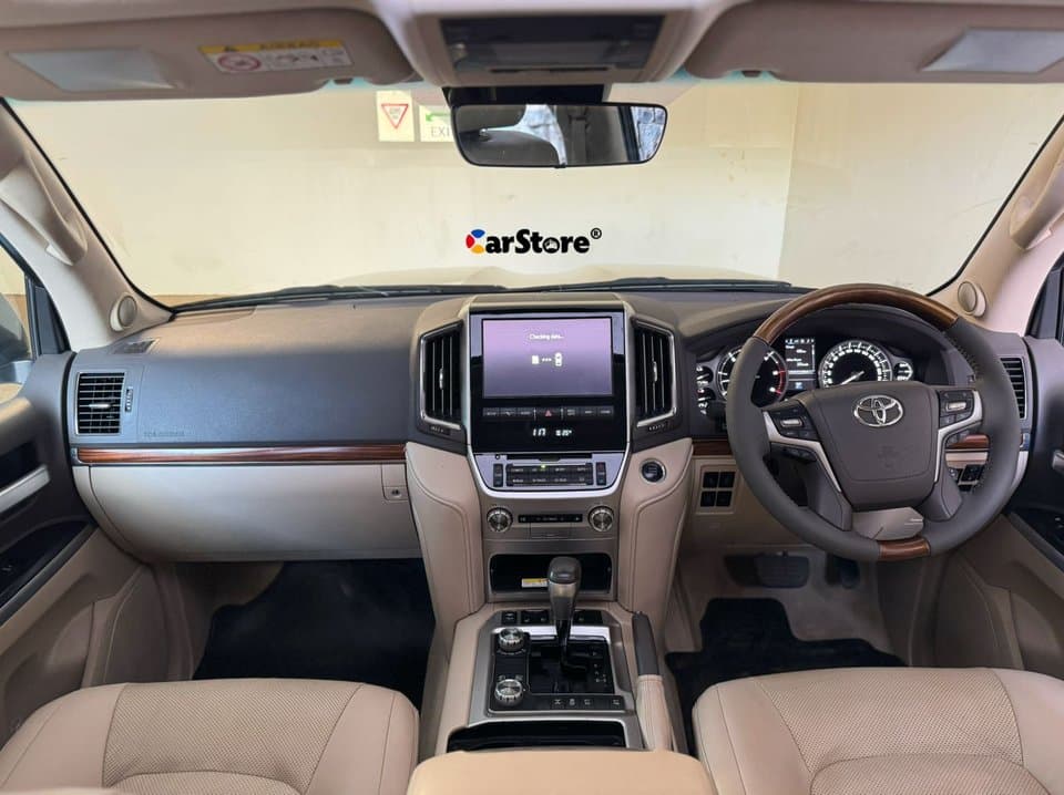 2018 Toyota Land Cruiser V8 Sahara - Image 17