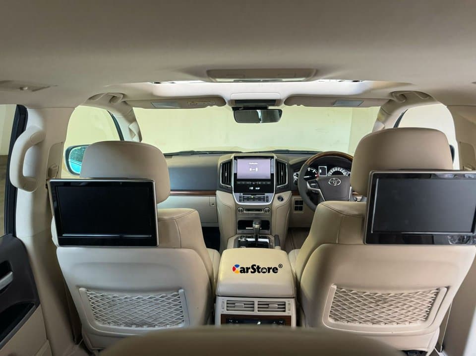 2018 Toyota Land Cruiser V8 Sahara - Image 20