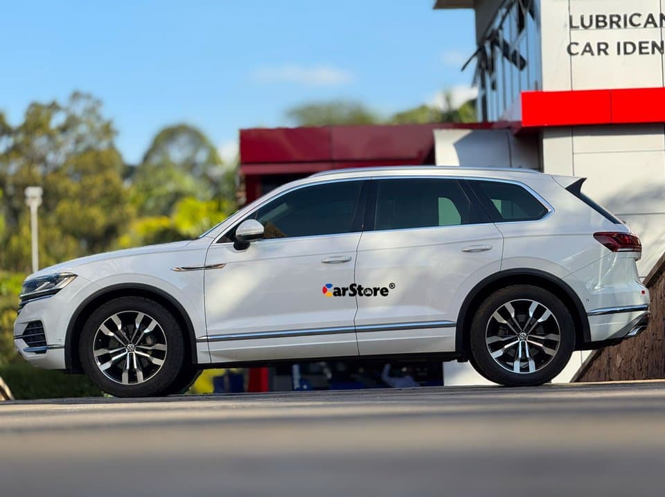 2019 Volkswagen Touareg - Image 4