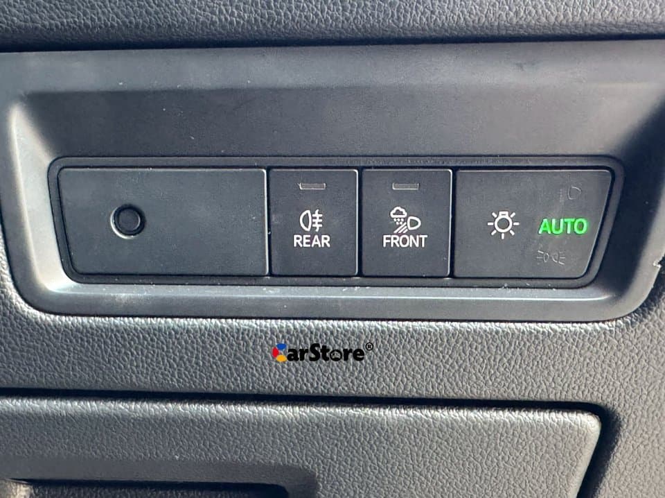 2019 Volkswagen Touareg - Image 11