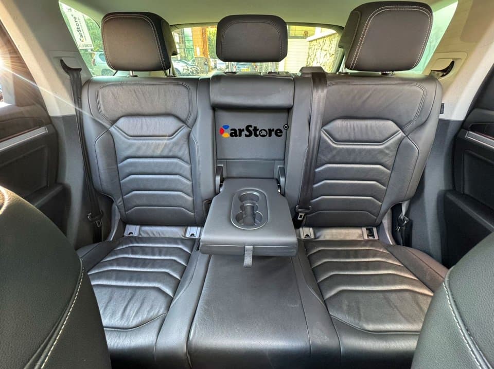 2019 Volkswagen Touareg - Image 18