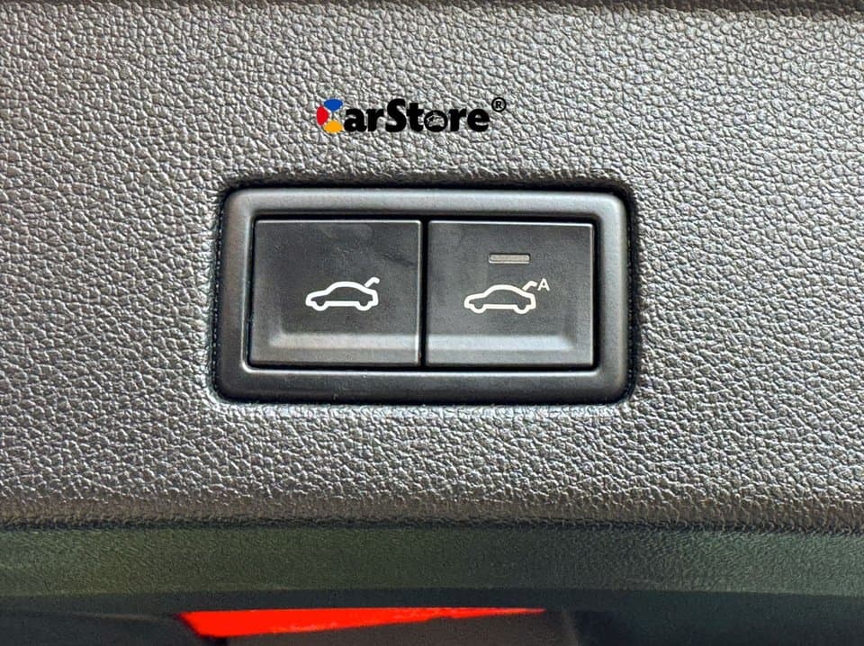 2019 Volkswagen Touareg - Image 22