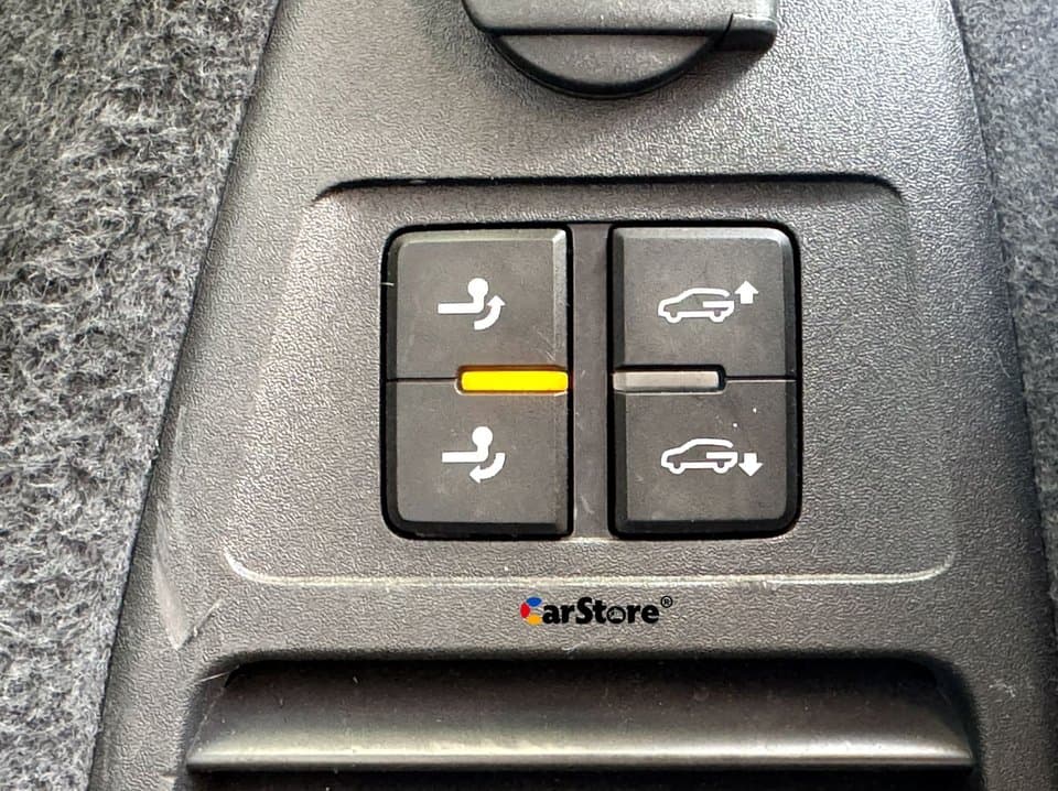 2019 Volkswagen Touareg - Image 23