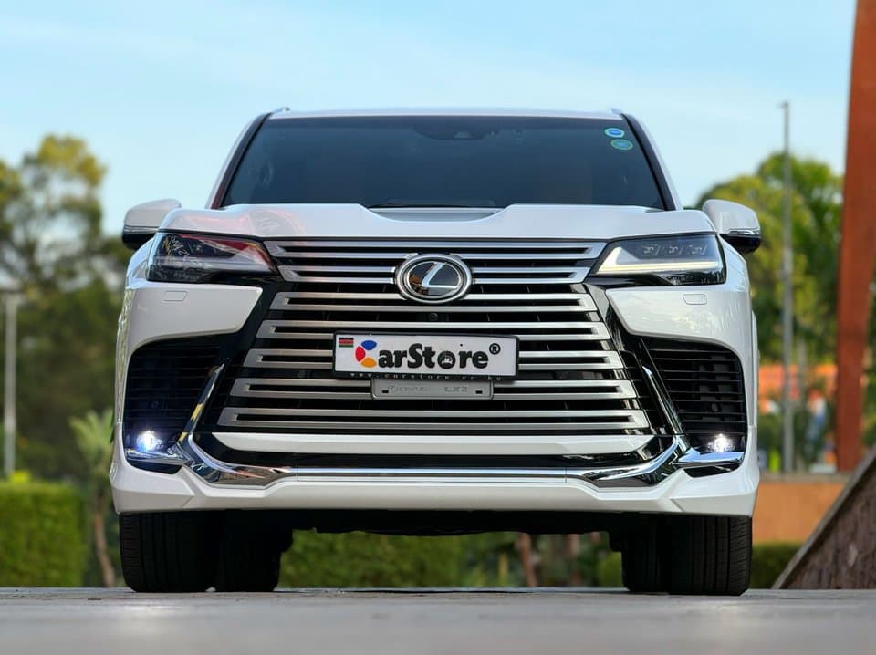 2022 Lexus LX 600 - Image 27