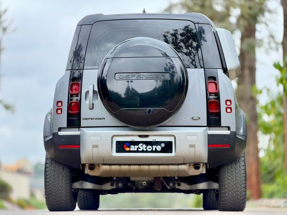 2020 Land Rover Defender 110 P300 - Image 2