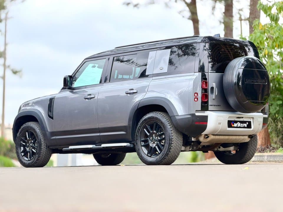 2020 Land Rover Defender 110 P300 - Image 4