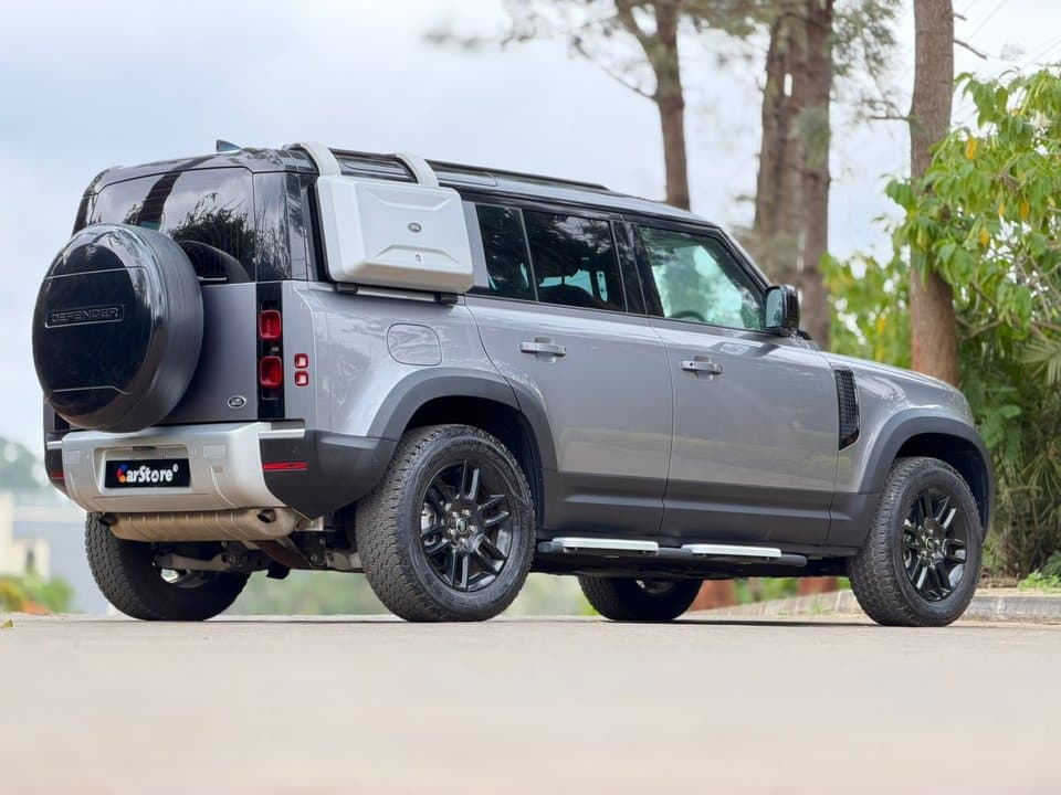 2020 Land Rover Defender 110 P300 - Image 3