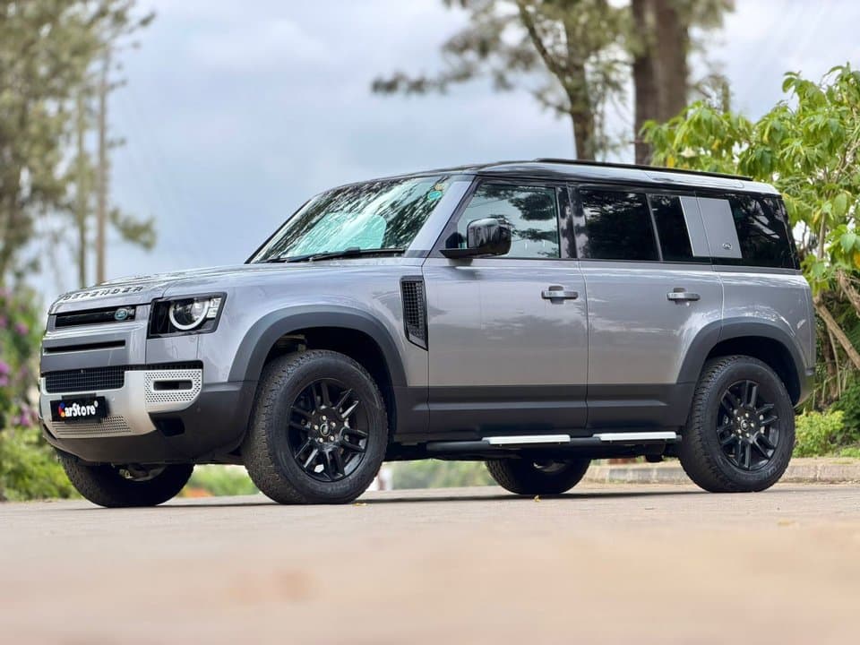 2020 Land Rover Defender 110 P300 - Image 6