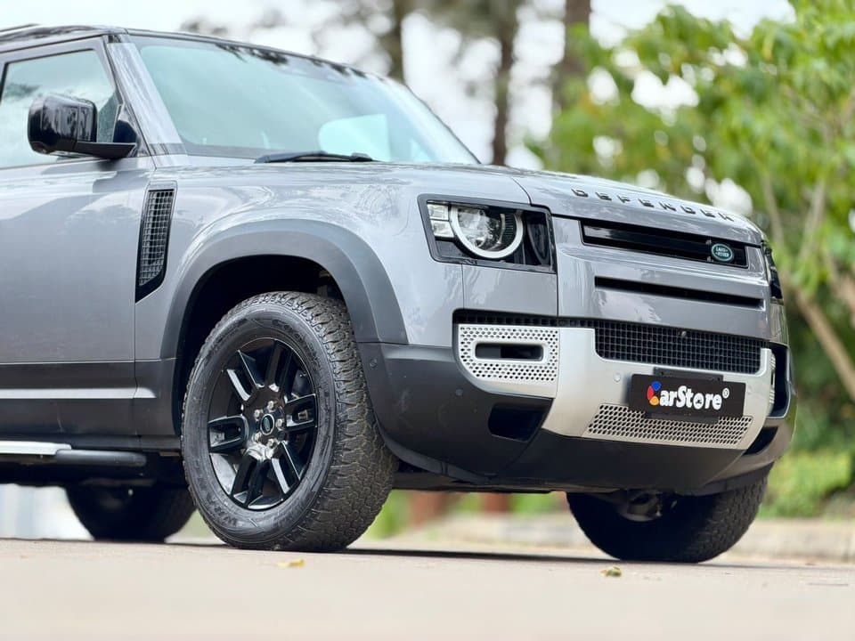 2020 Land Rover Defender 110 P300 - Image 5