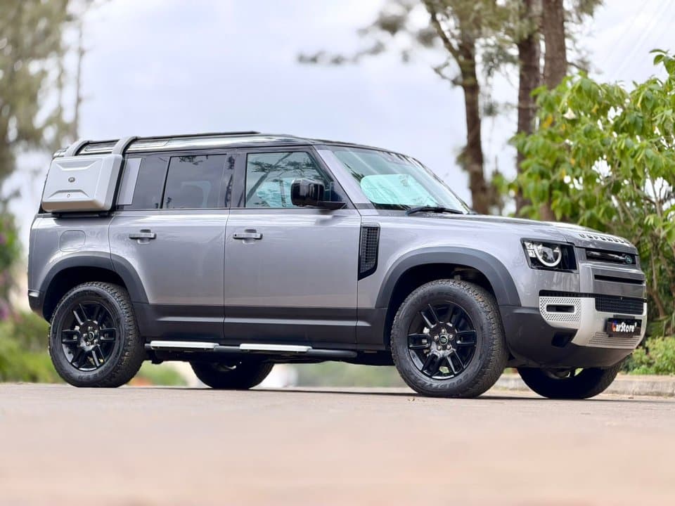 2020 Land Rover Defender 110 P300 - Image 7