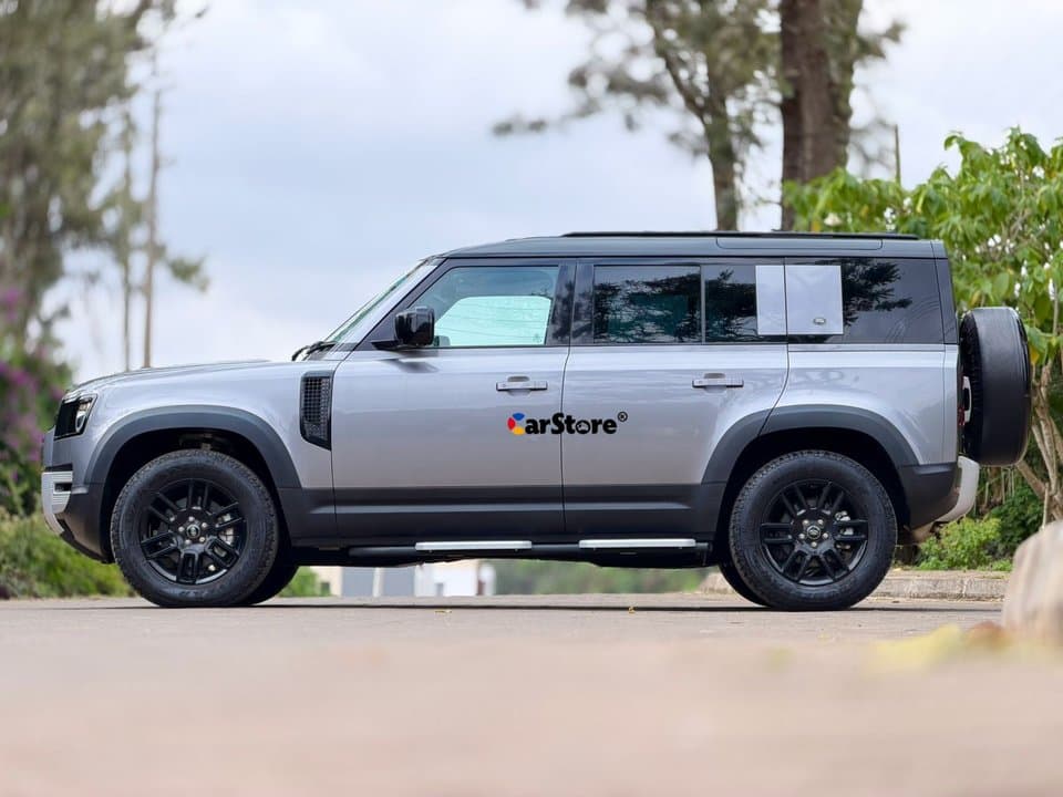 2020 Land Rover Defender 110 P300 - Image 9