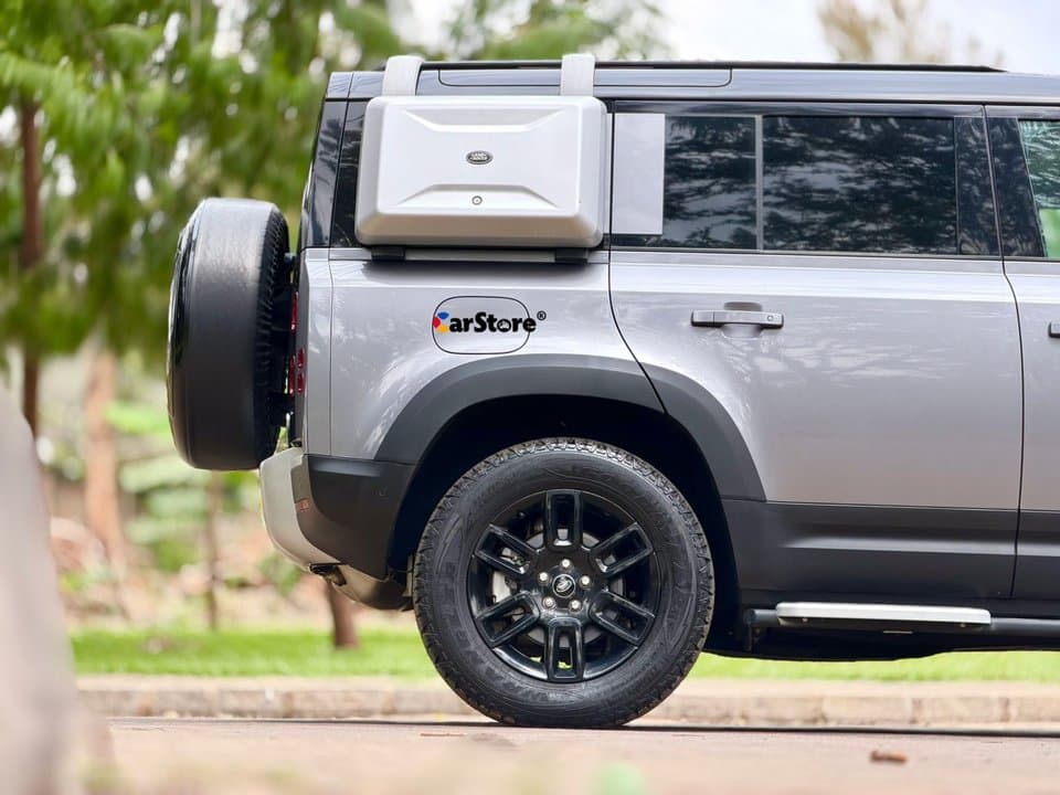 2020 Land Rover Defender 110 P300 - Image 11