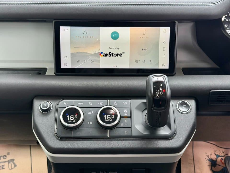 2020 Land Rover Defender 110 P300 - Image 12