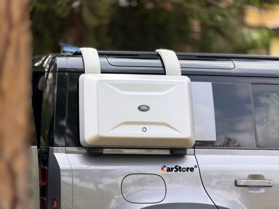 2020 Land Rover Defender 110 P300 - Image 13