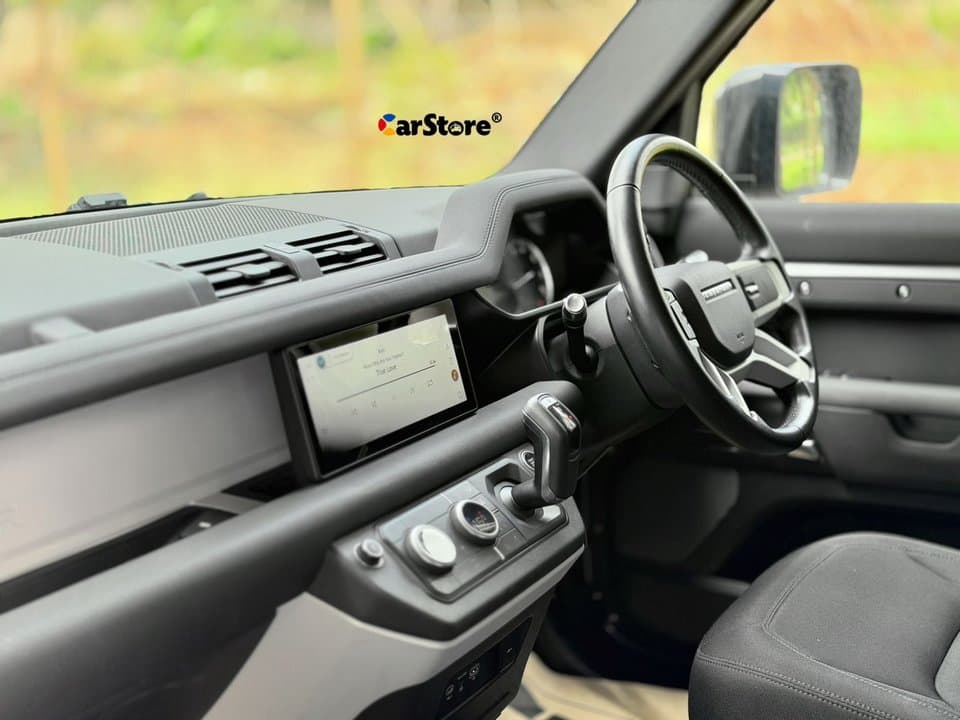 2020 Land Rover Defender 110 P300 - Image 18