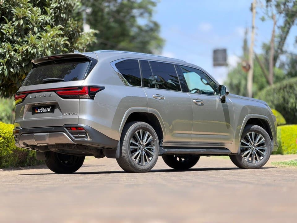 2021 Lexus LX500d - Image 8