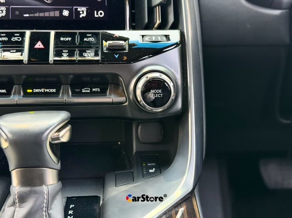 2021 Lexus LX500d - Image 13