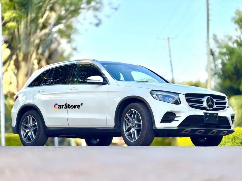 2018 Mercedes Benz GLC-250 - Image 3