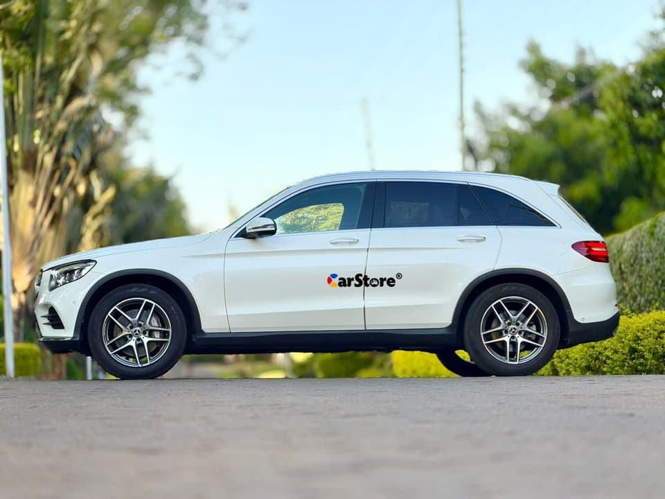 2018 Mercedes Benz GLC-250 - Image 4