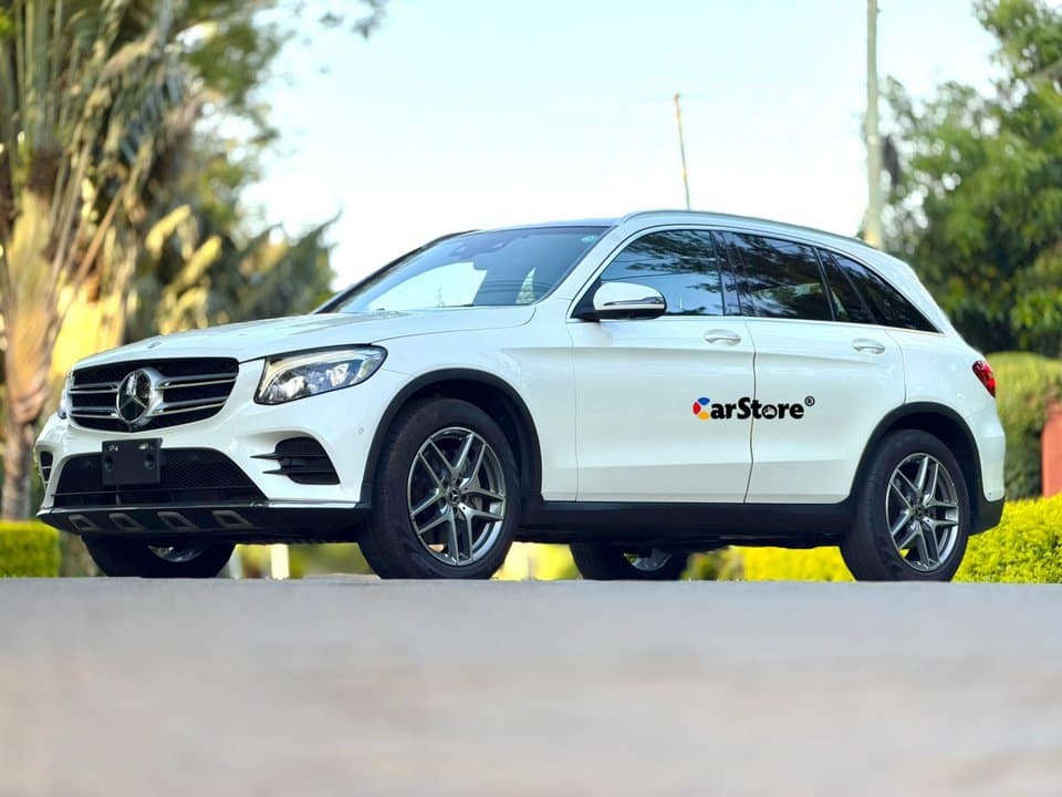 2018 Mercedes Benz GLC-250 - Image 6