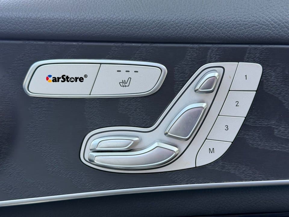 2018 Mercedes Benz GLC-250 - Image 13