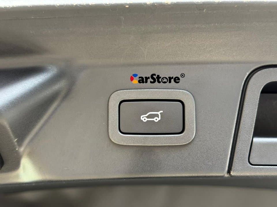 2017 Land Rover Range Rover Velar - Image 10