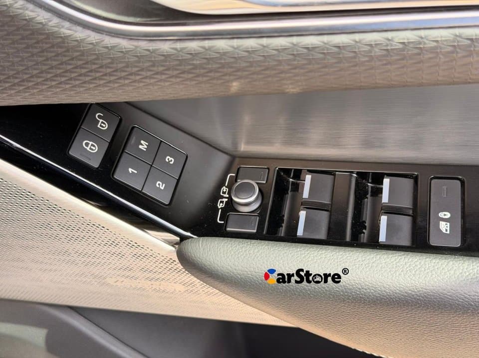 2017 Land Rover Range Rover Velar - Image 14