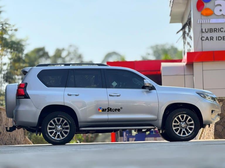 2018 Toyota Land Cruiser Prado VX.L - Image 2