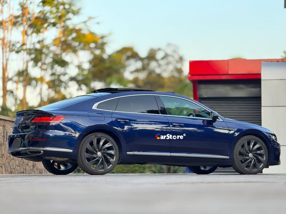 2018 Volkswagen Arteon R-Line - Image 2